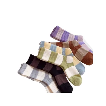 Kojinės Moteriškos spalvos pliušinės vidutinio ilgio kojinės Sutirštintos rudens/žiemos terminės atsargos Juostelės Universalūs apatiniai trikotažai moterims