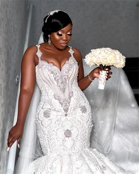 plius dydžio undinėlė vestuvinė suknelė Prabangūs krištolo karoliukai Dizaino nuotakos chalatai su spagečių dirželiu Vasarinės vedybinės suknelės be rankovių