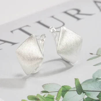 Didmeninė sidabro spalva Šlifuoti platūs geometriniai lankelio auskarai moterims Vakarėlis KlasikinisJuvelyriniai minimalistiniai aksesuarai