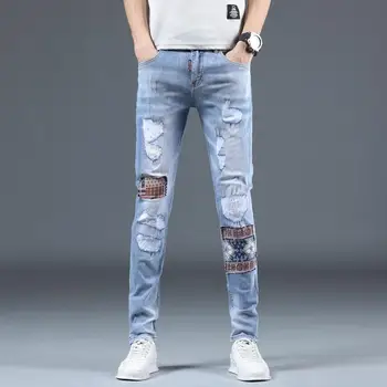 Pavasaris nauji šviesios spalvos siuvinėti džinsai vyriška korėjietiška trendo versija skylė plonos mažos kojos elgeta ilgos kelnės vyrai