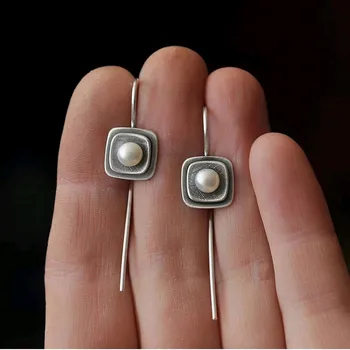 Išskirtiniai apvalūs balti perlų auskarai Paprasta mada Sidabro spalva Metalas Dvisluoksnis Kvadratiniai ilgo kabėjimo auskarai moterims