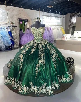Smaragdinės žalios svarainių suknelės Karoliukai Nėrinių aplikacija Mielaširdinga balinė suknelė Vakarėlio gimtadienio suknelė Suvarstomos Vestidos de 16 Años