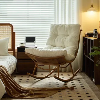 Ergonomiška šiaurietiška medinė kėdė Atlošo atrama Balta svetainė Supamosios kėdės grindys Modernaus dizaino Sedie Da Soggiorno namų baldai