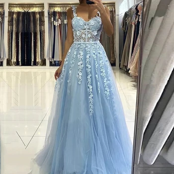Elegantiškos prom suknelės 2023 m. 