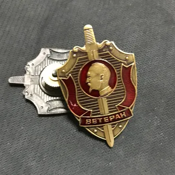 2 vntsSovietų KGB Rusijos armijos Antrojo pasaulinio karo emblema karinis ženklelis KGB apykaklės ženklelis paauksuotas spalvotas EMBLEMOS ženklelis