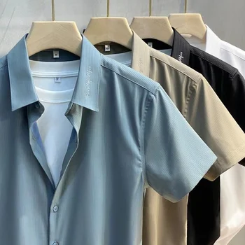 Slim Fit Verslo marškiniai Vyrai Vasaros ledo šilkas Oficiali suknelė Jaunimo darbo juostelė Korėjietiški biuro marškiniai Trumpomis rankovėmis Laisvalaikio siuvinėjimas