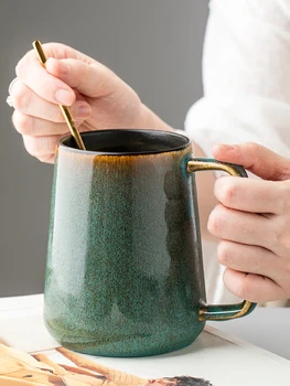 700ml Europe Retro keraminis puodelis su šaukštu kavos kūrybinis biuras Arbatos gėrimas Gėrimų indų porų dovana