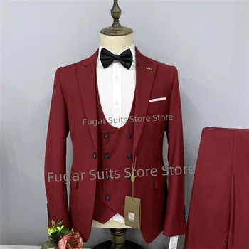 Turtas ir rangas Raudoni vestuviniai kostiumai vyrams Slim Fit Peak Lapel Groom Oficialūs smokingai 3 vnt.Elegantiškas prabangus vyriškas švarko kostiumas Homme